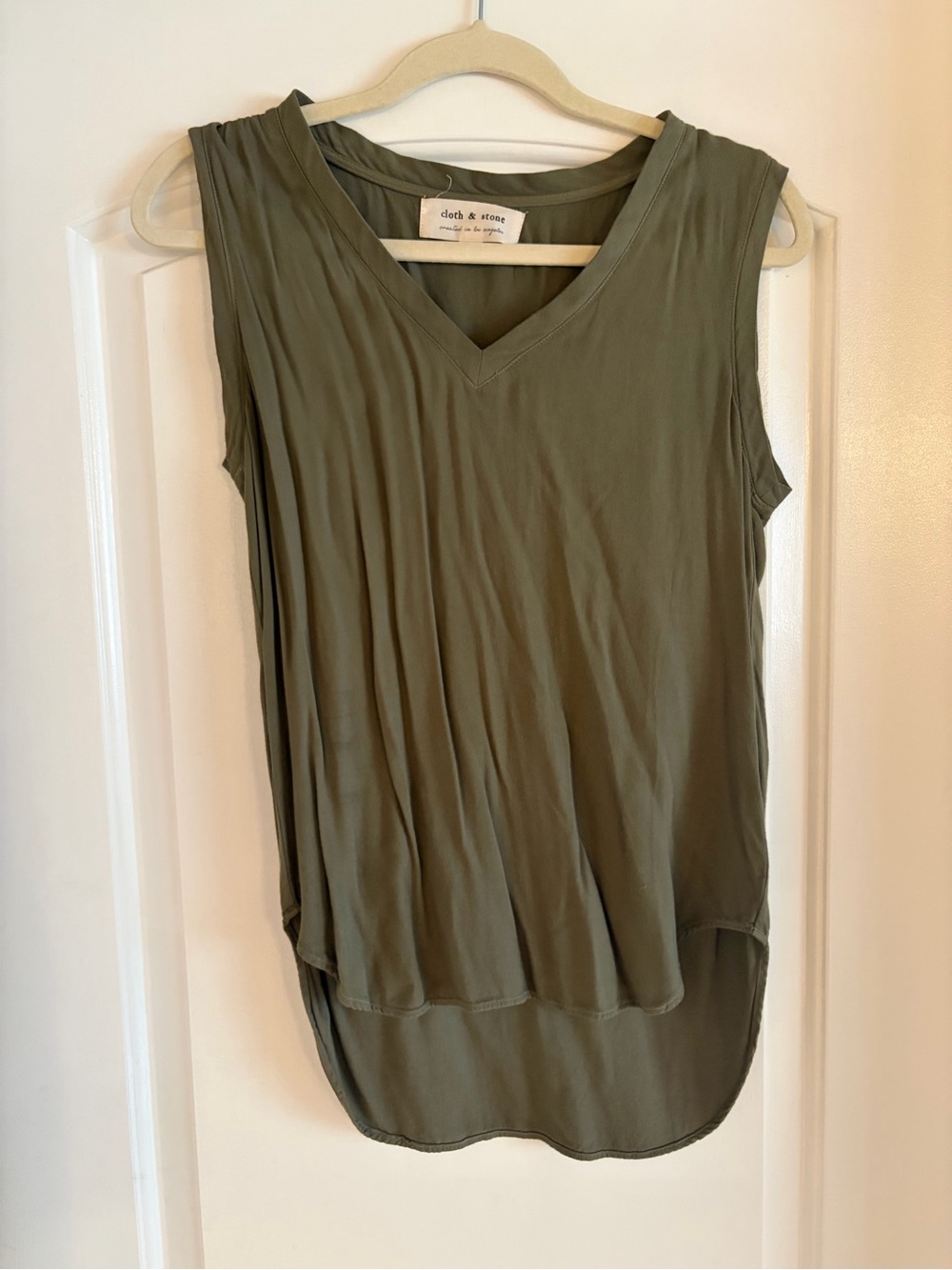 Cloth & Stone Olive V-Neck Sleeveless Top- size XS